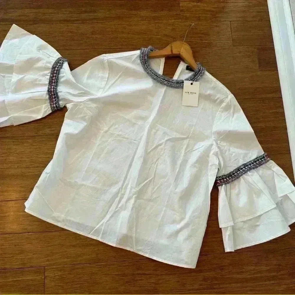 NWT Few Moda Bell Sleeve Embroidered Accents Blouse Women’s Medium